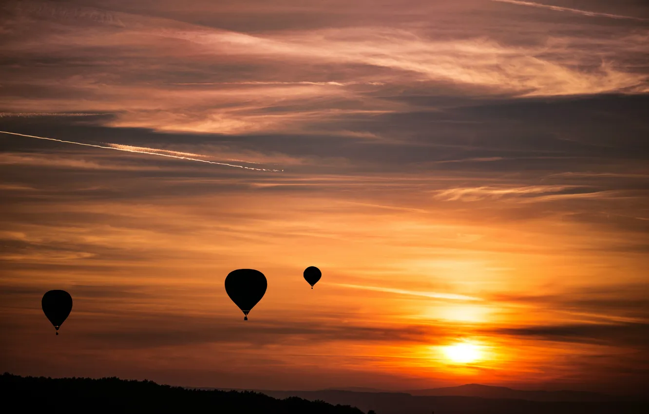 Фото обои небо, солнце, закат, воздушные шары, Вечер, оранжевое