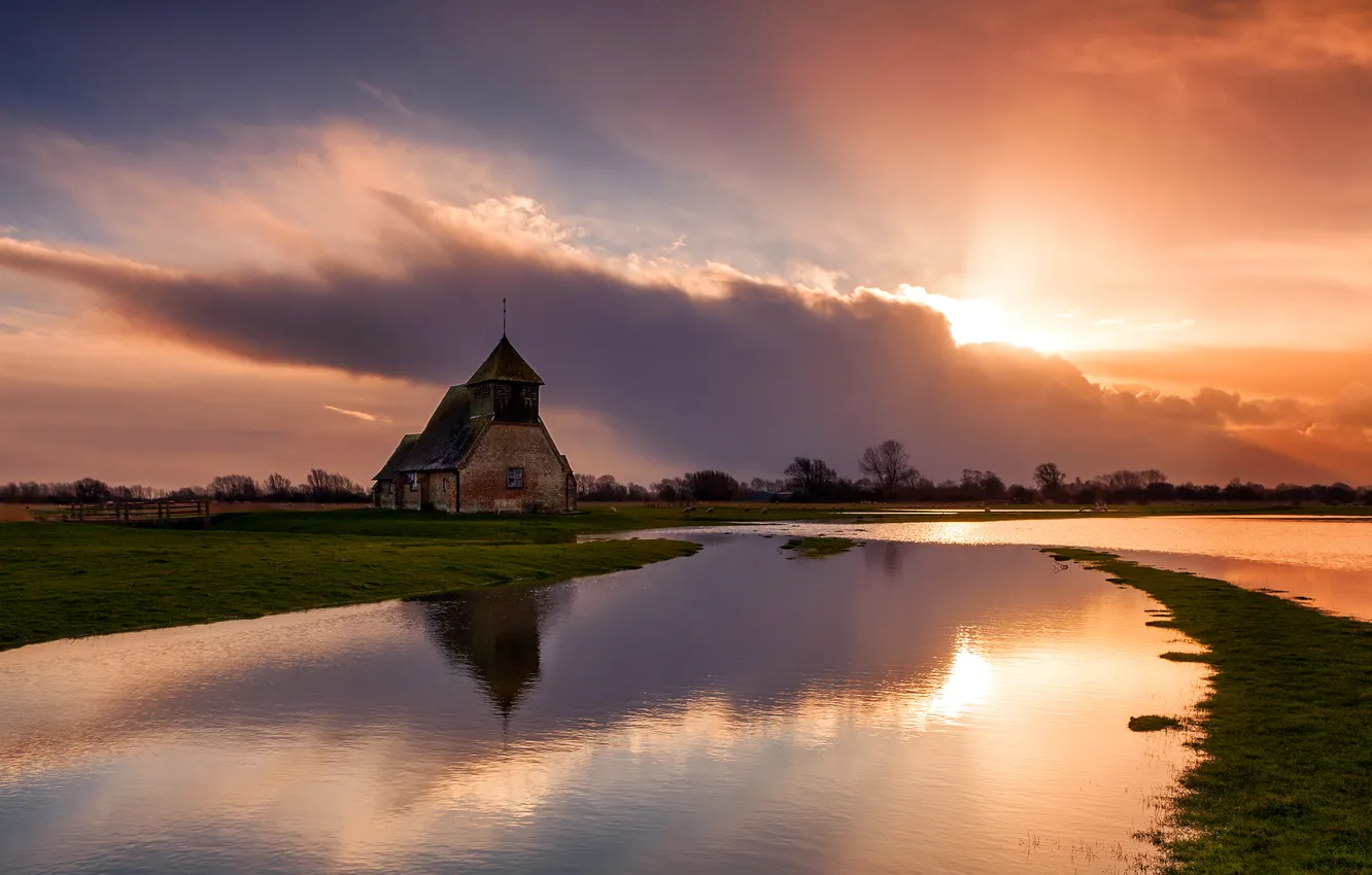 Фото обои небо, облака, закат, река, церковь, часовня, разлив