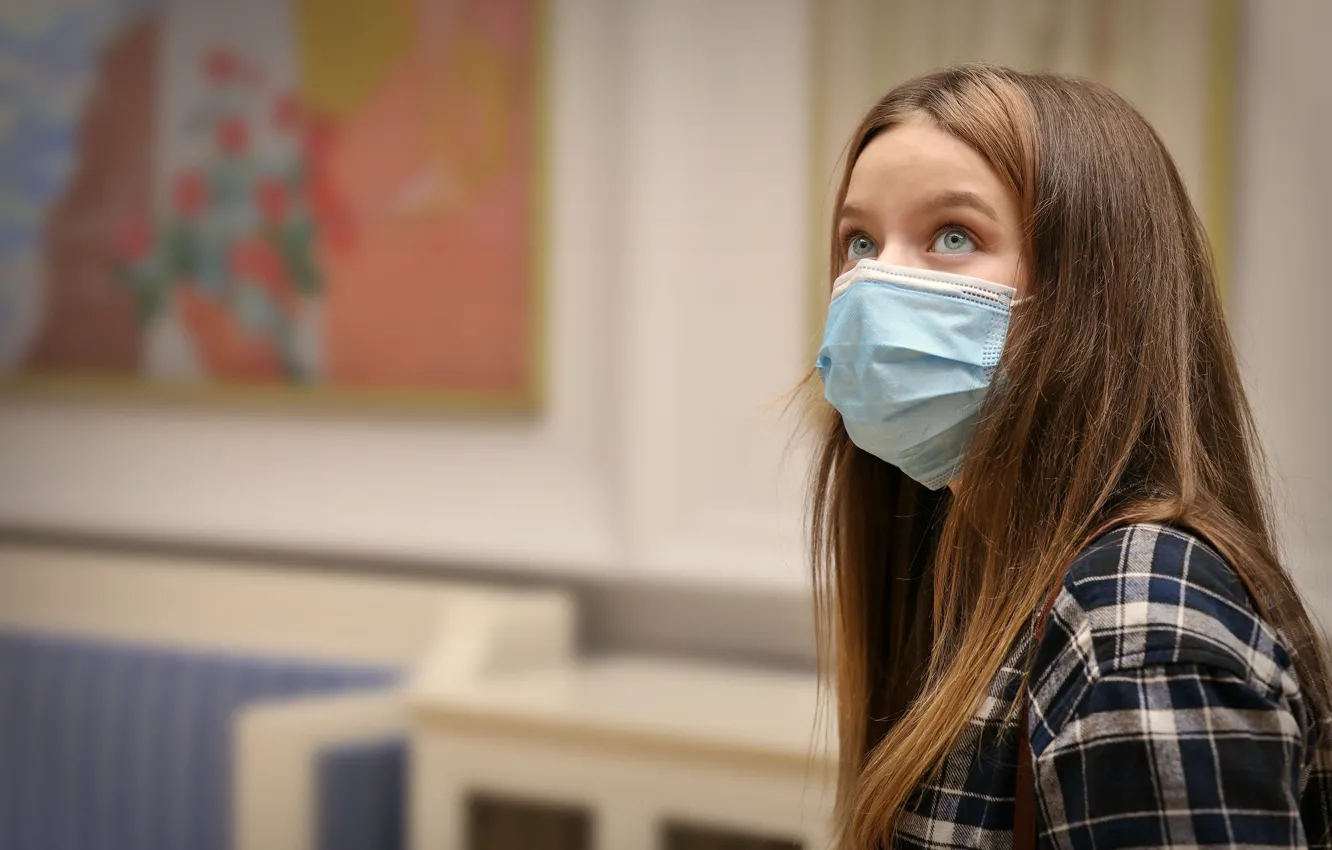 Фото обои girl, green eyes, eyes, look, pandemic, museum, covid
