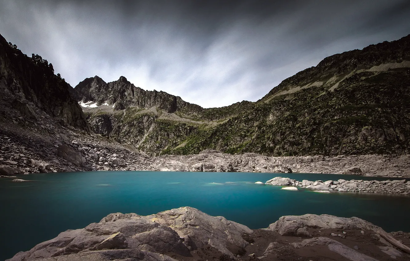 Фото обои облака, озеро, камни, скалы, Горы, Пиренеи