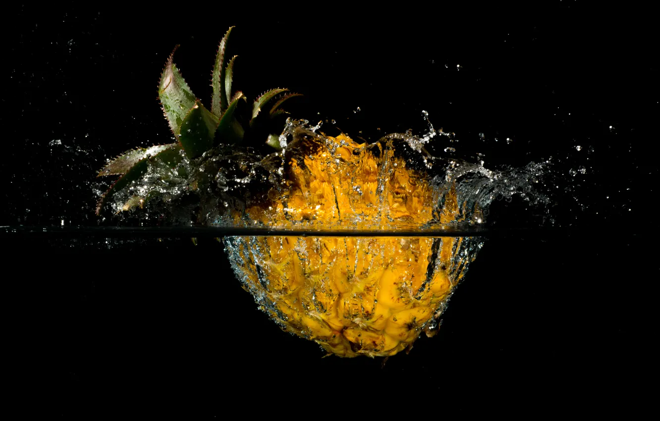 Фото обои вода, брызги, всплеск, ананас, плод