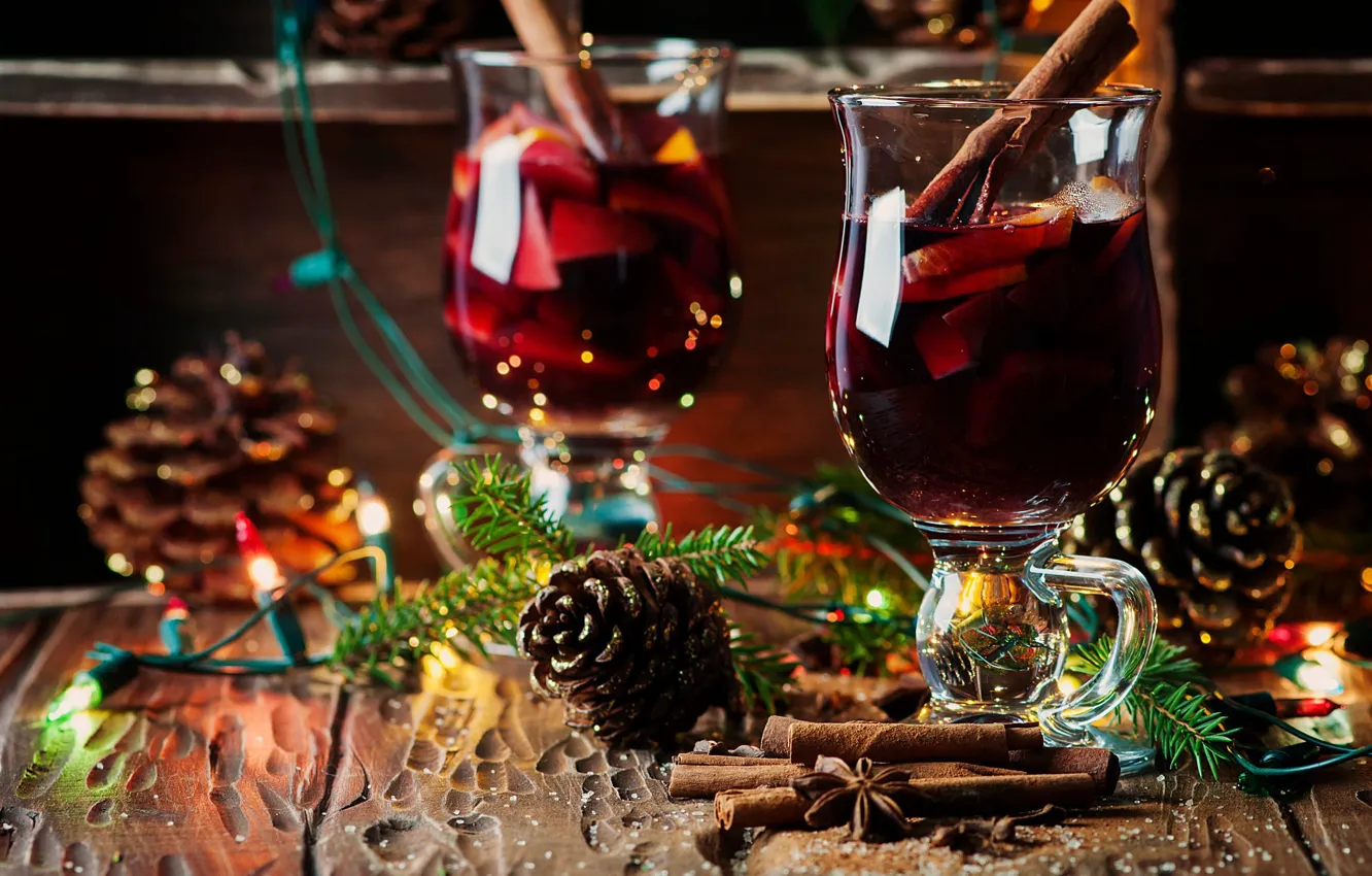 Фото обои праздник, доски, новый год, рождество, бокалы, ёлка, напиток, хвоя