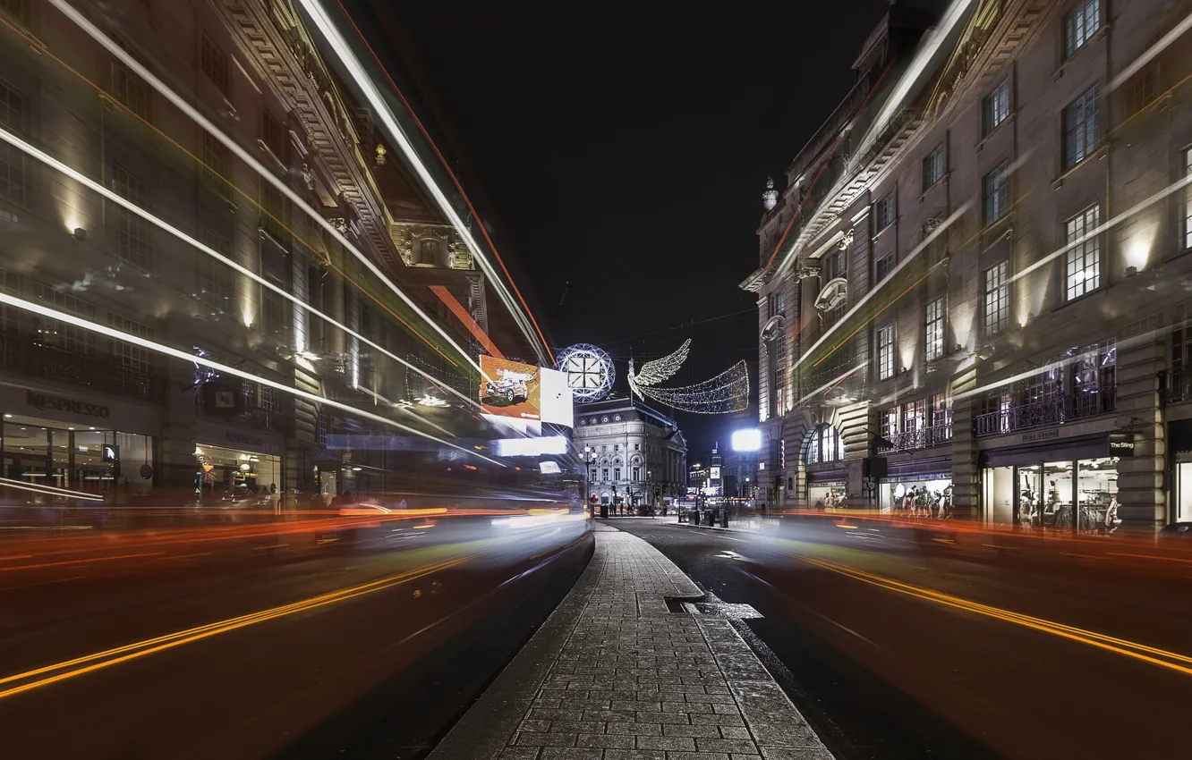 Фото обои London, Regent Street Buses, Light trails
