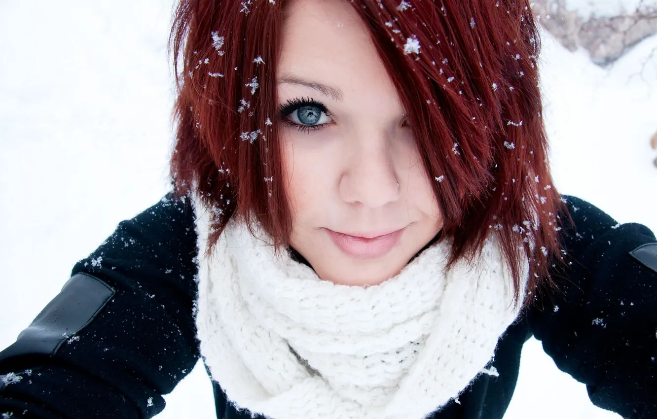 Фото обои снежинки, улыбка, шарф