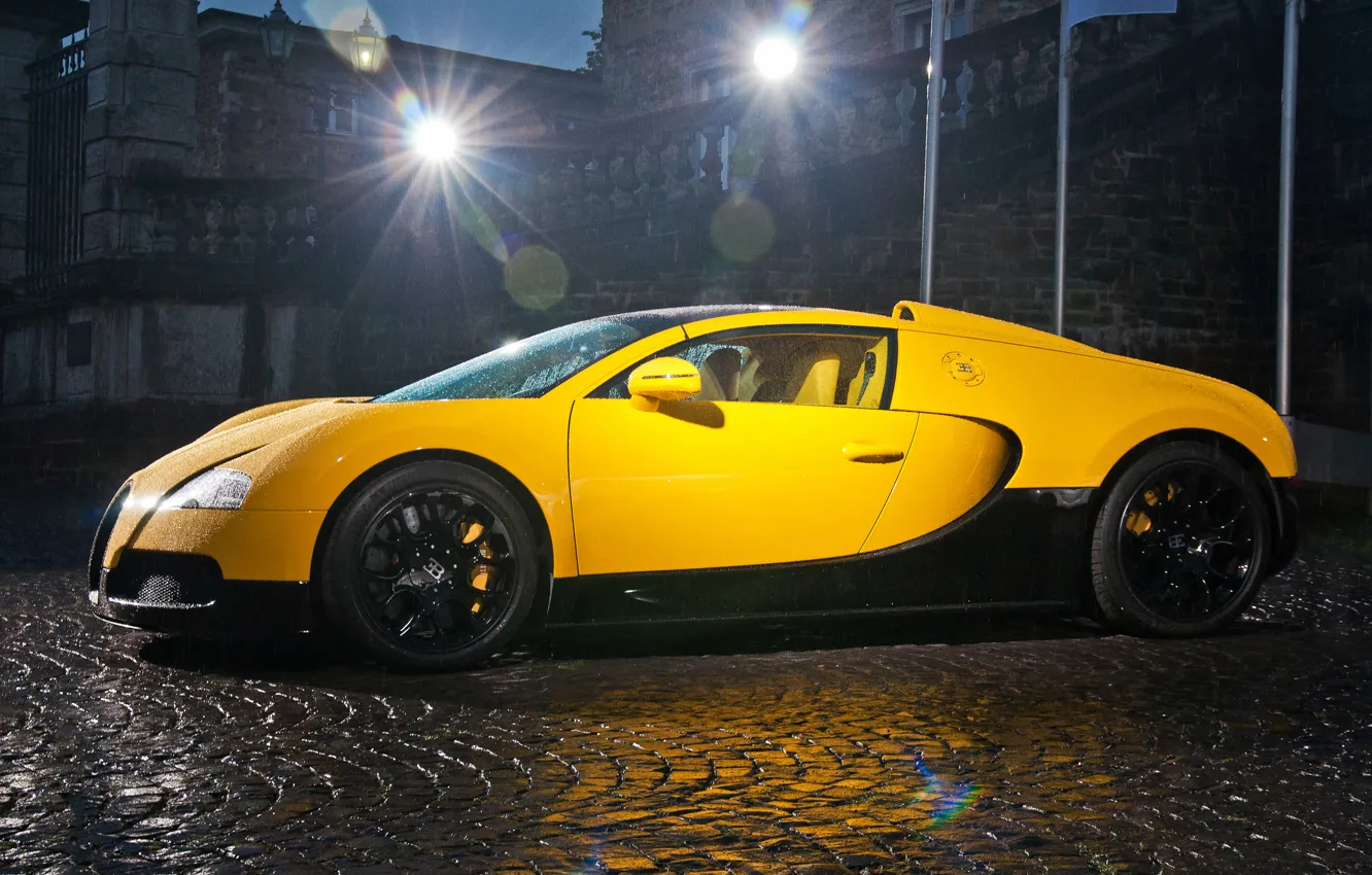 Фото обои Bugatti, veyron, light, supercar, rain, yellow, drop, night