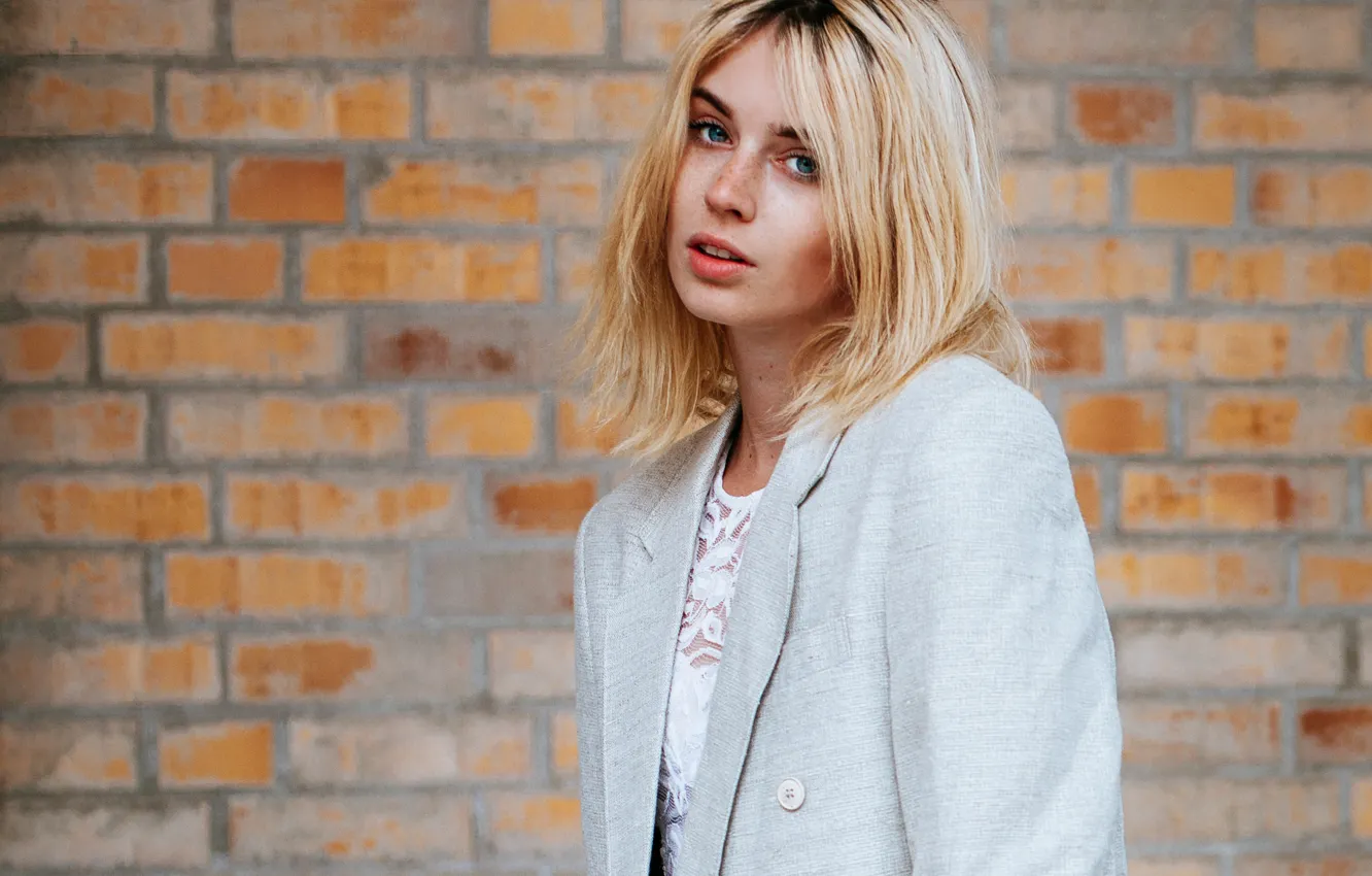 Фото обои взгляд, девушка, лицо, фон, волосы