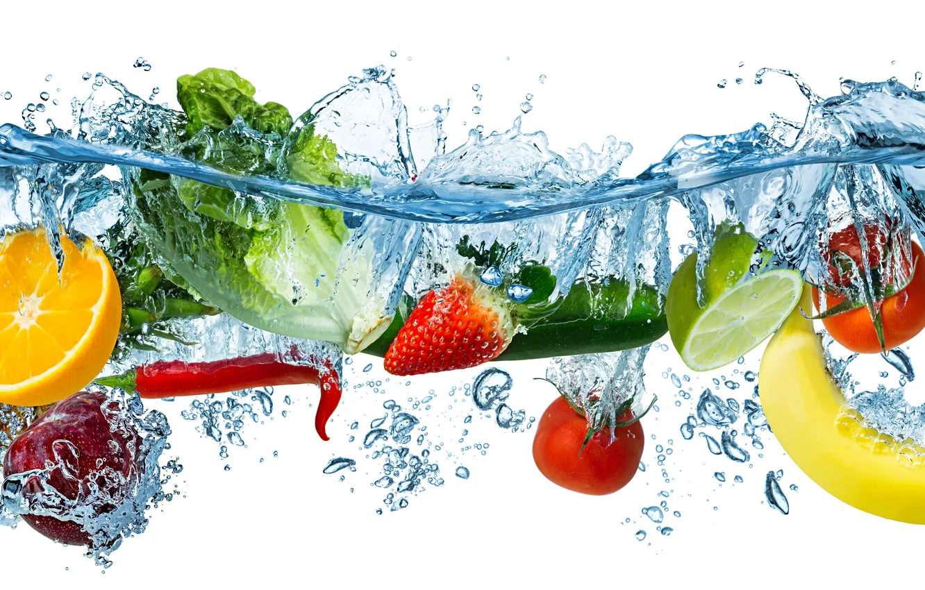 Фото обои water, art, strawberry, fruits