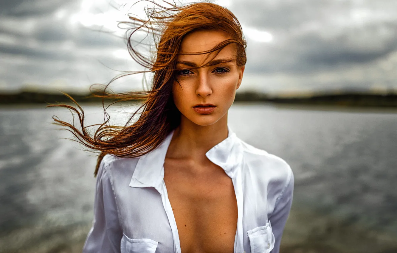 Фото обои ветер, декольте, губки, прелесть, локоны, Miro Hofmann, Lissy