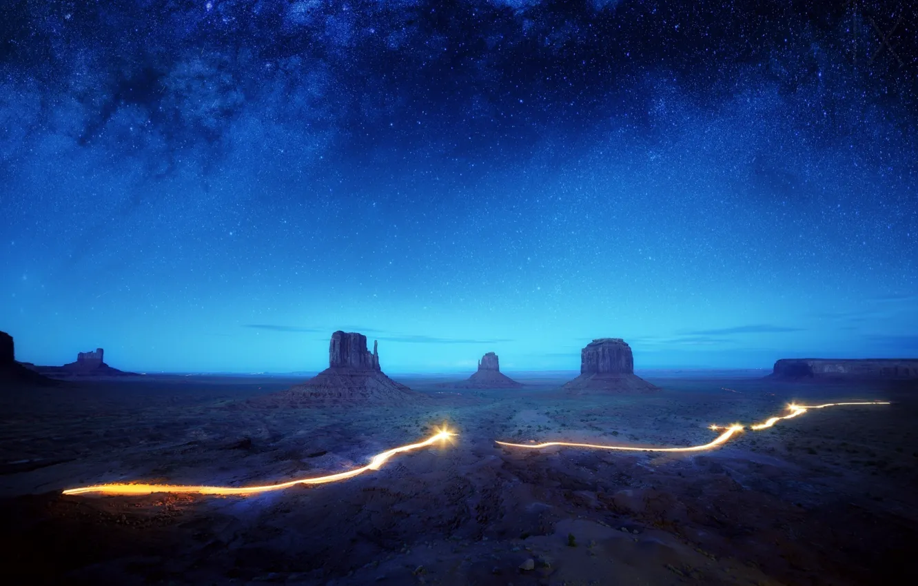Фото обои небо, звезды, горы, ночь, скалы, пустыня, Аризона, США