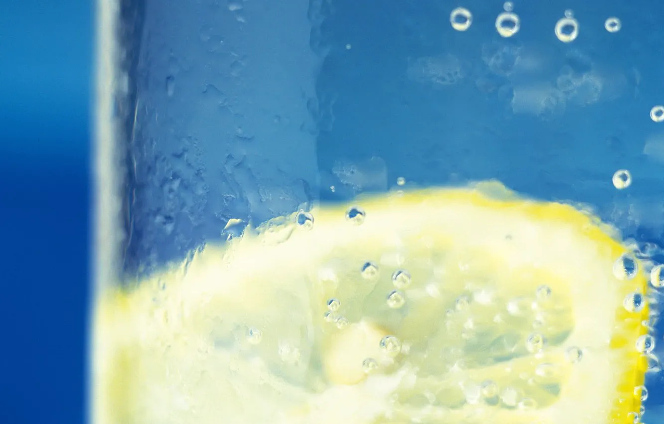 Фото обои капли, синий, стакан, лимон