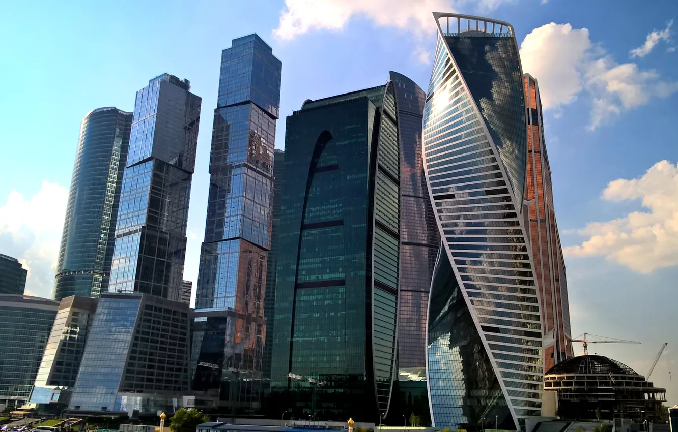 Фото обои небо, облака, city, Москва, Россия, Russia, небоскрёбы, sky