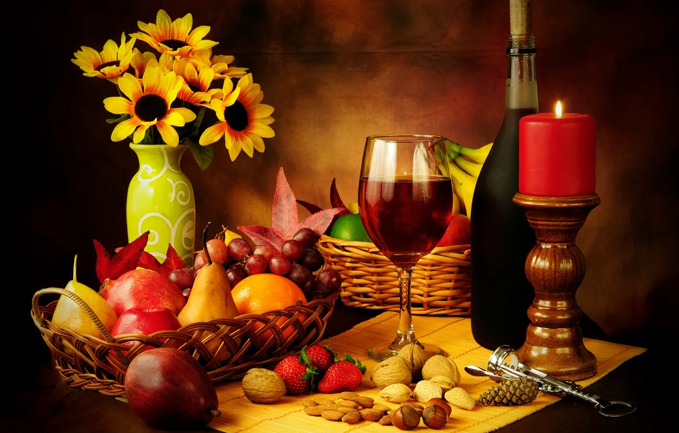 Фото обои вино, красное, корзина, яблоки, бокал, бутылка, свеча, клубника