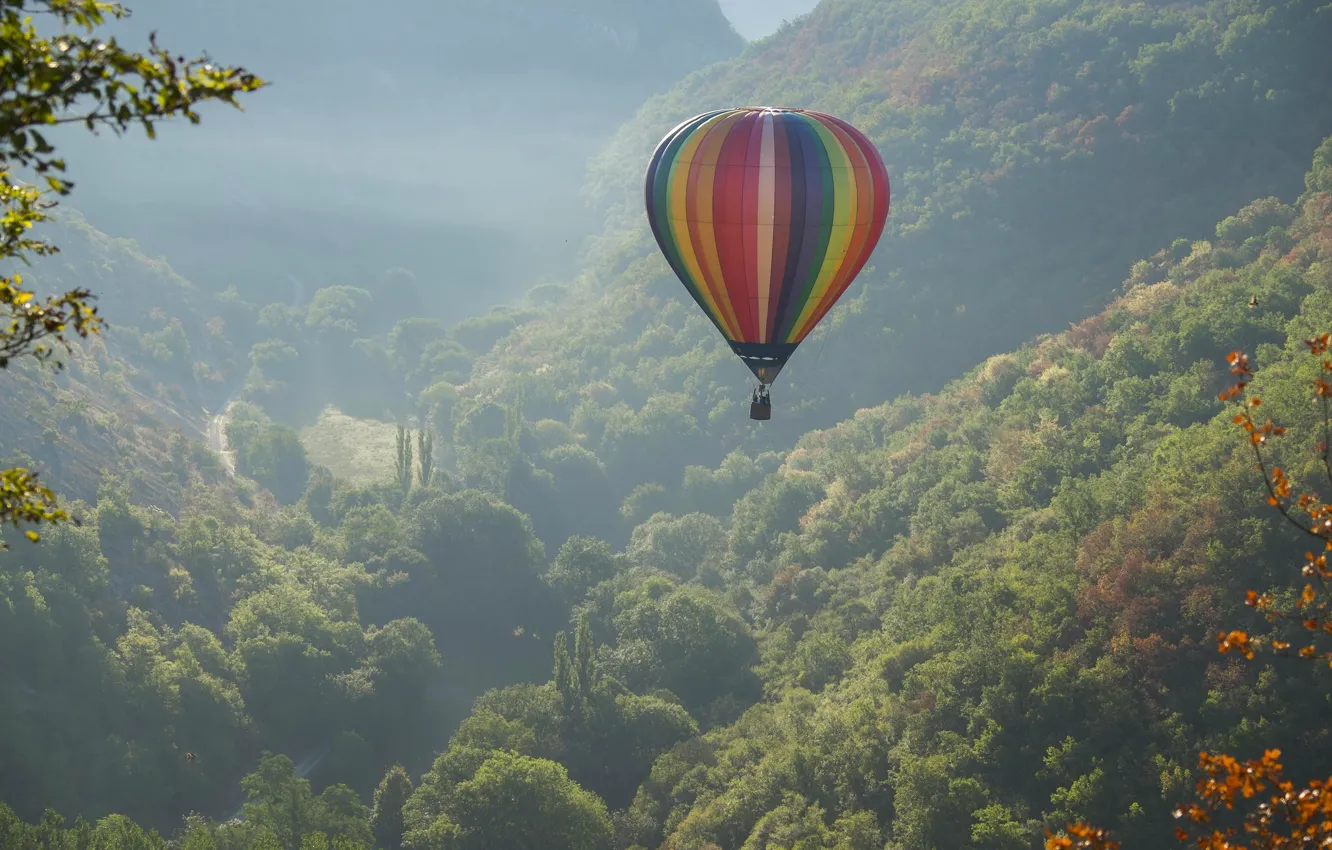 Фото обои горы, воздушный шар, Франция, долина, панорама, полёт, France, аэростат