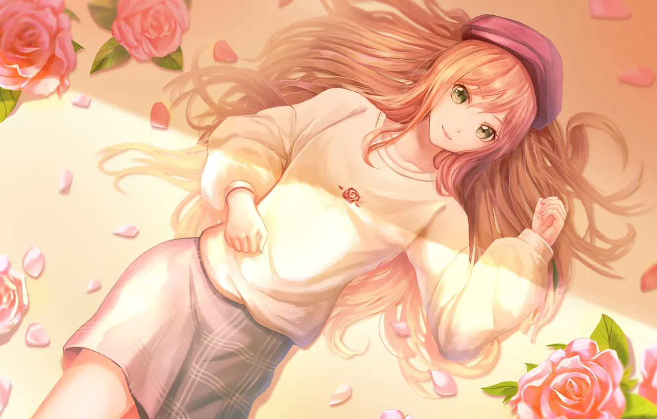 Фото обои лепестки, девочка, рыжая, длинные волосы, берет, зеленые глаза, свитер, розовые розы