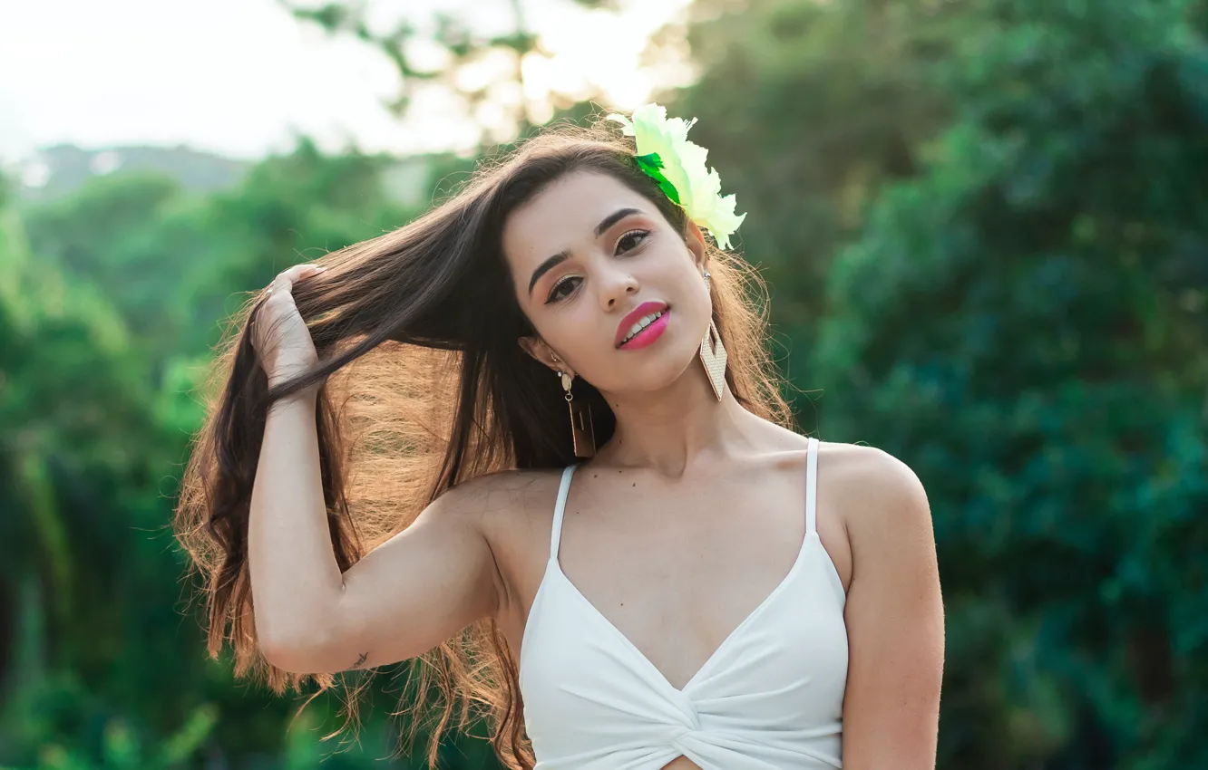 Фото обои улыбка, жест, длинные волосы, long hair, красивая девушка, smile, очарование, beautiful girl