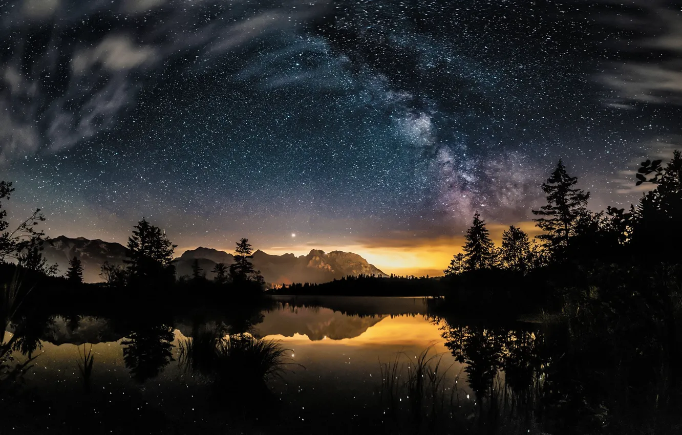 Фото обои небо, звезды, свет, горы, ночь, озеро