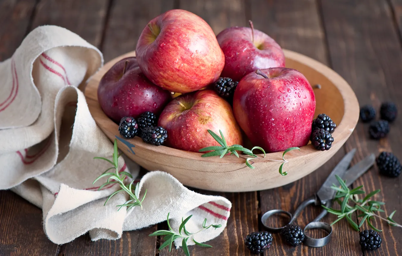 Фото обои ягоды, яблоки, фрукты, ежевика, ножницы, салфетка