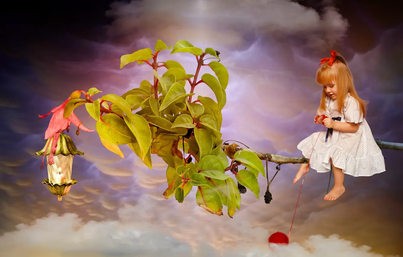 Фото обои листья, облака, клубок, ветка, девочка, рыжая, нитки, рыжеволосая