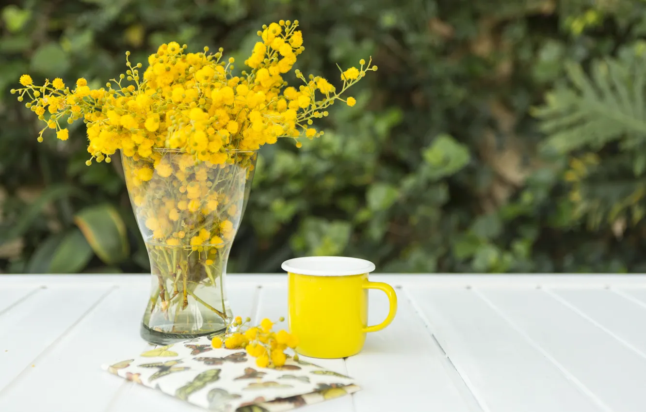 Фото обои цветы, букет, желтые, чашка, блокнот, ваза, wood, notebook