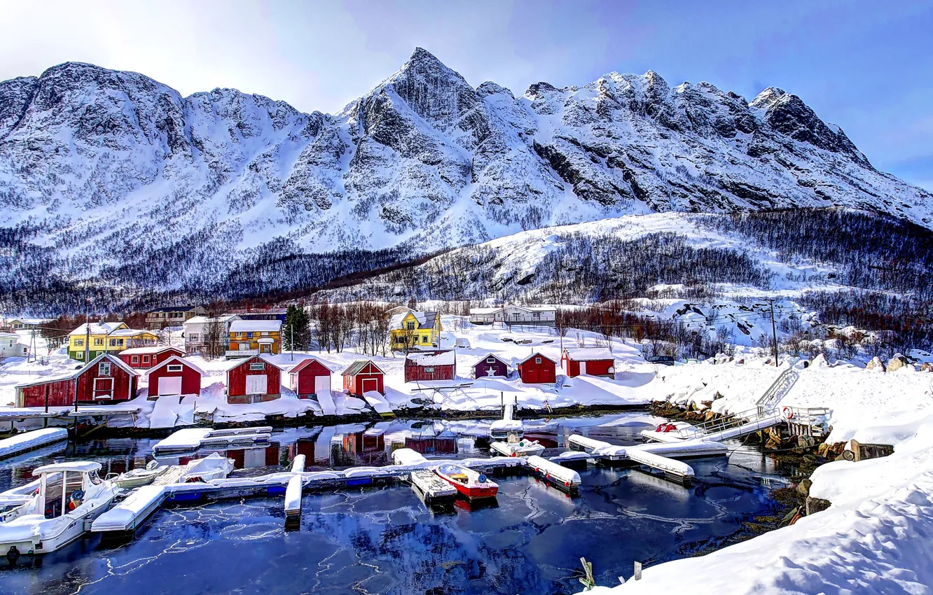 Фото обои зима, небо, облака, снег, горы, дома, залив, норвегия