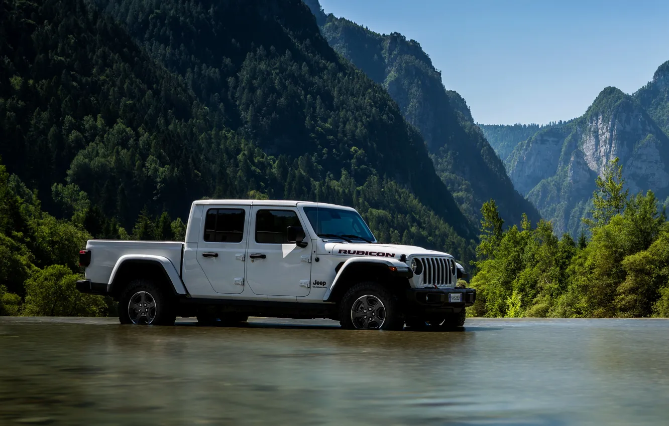 Фото обои белый, горы, река, внедорожник, пикап, Gladiator, 4x4, Jeep