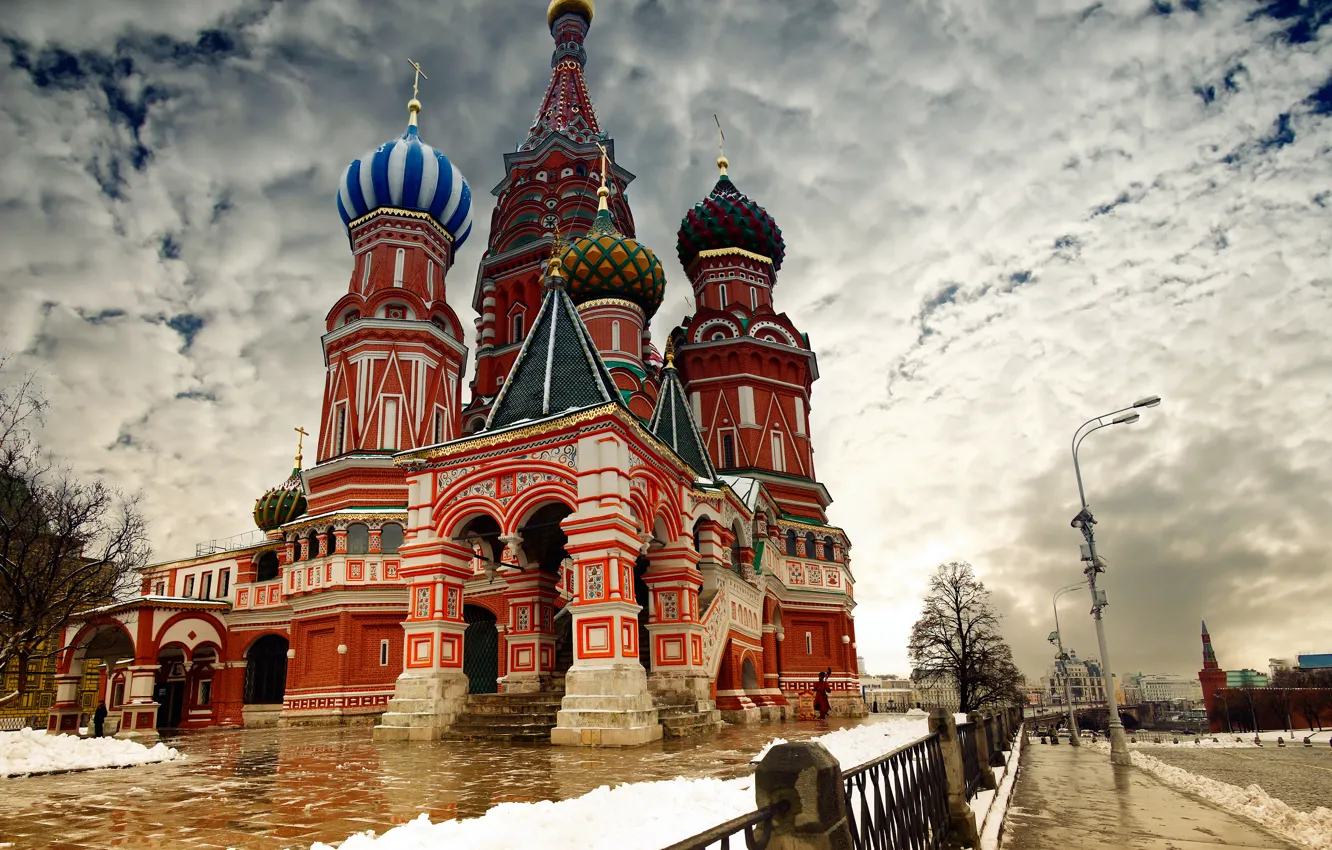 Фото обои зима, облака, снег, город, обои, забор, москва, кремль