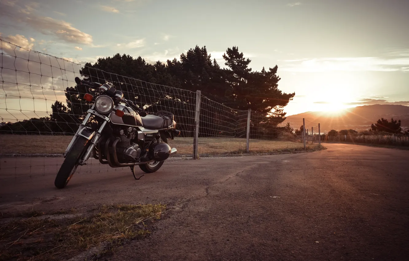 Фото обои suzuki, road, sunset, motorcycle, gs850