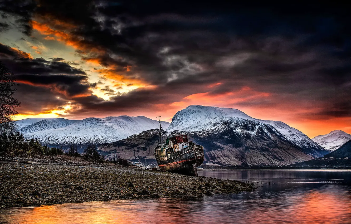Фото обои Sunrise, Old boat of Caol, Ben Nevis
