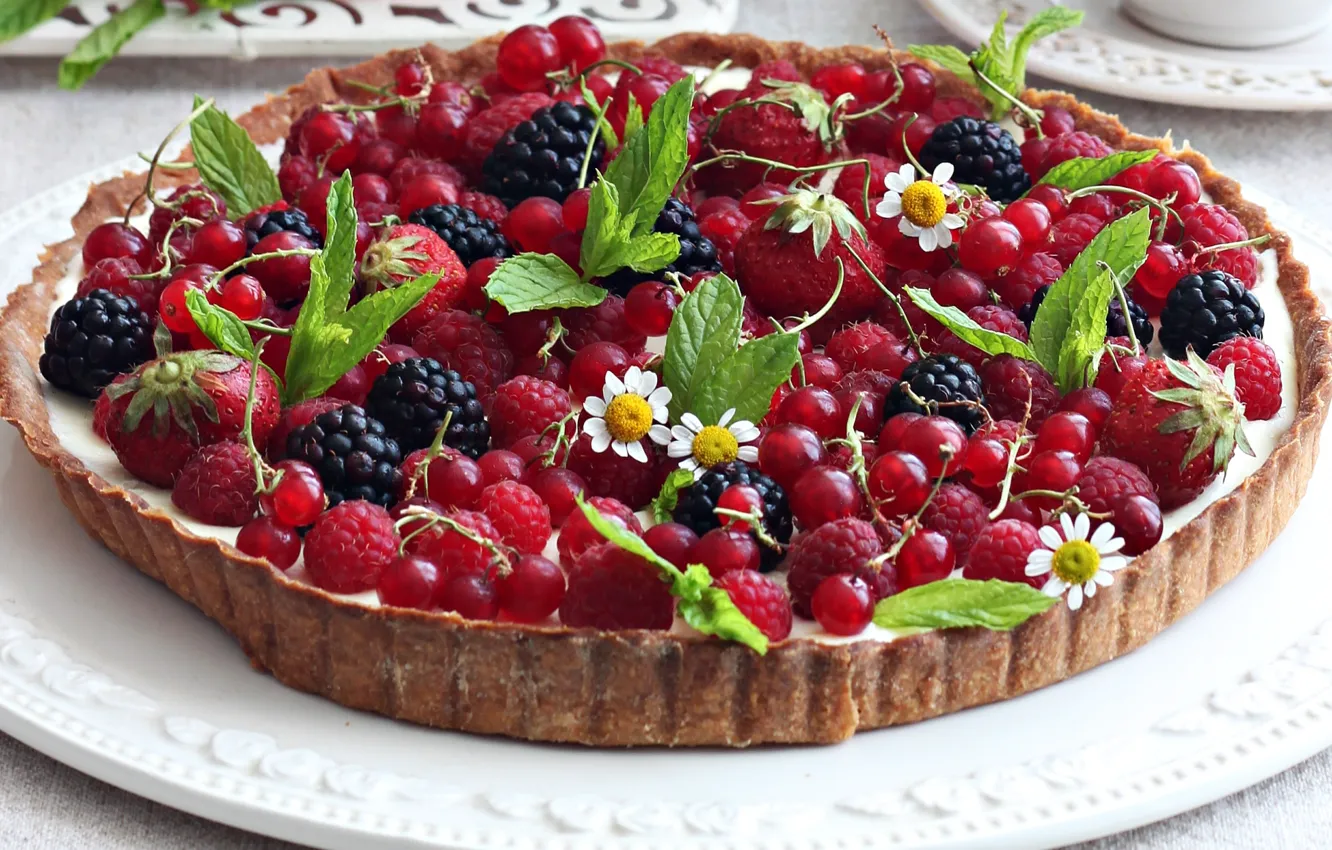 Фото обои ягоды, малина, ромашки, пирог, смородина, выпечка
