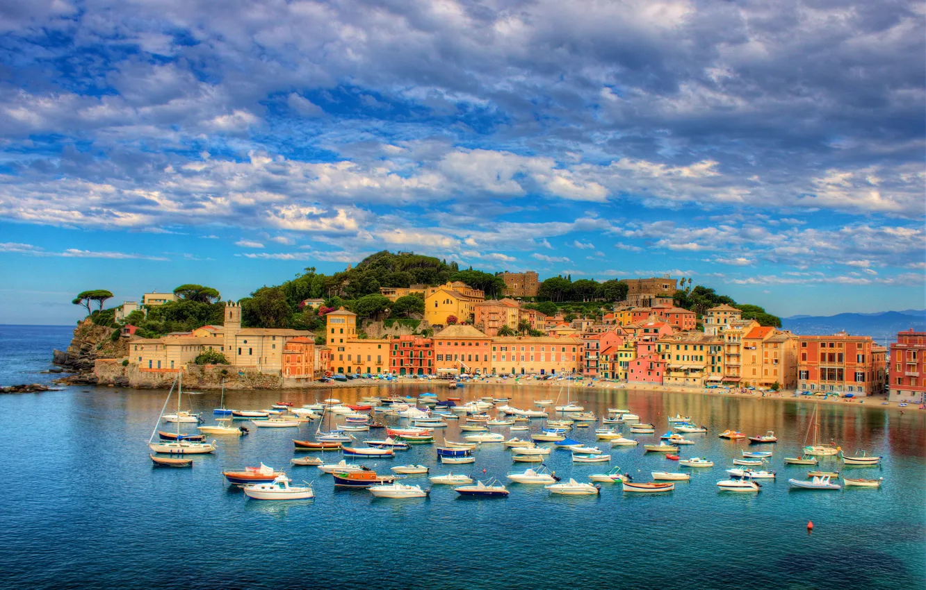 Фото обои небо, облака, город, фото, побережье, Италия, катера, Liguria