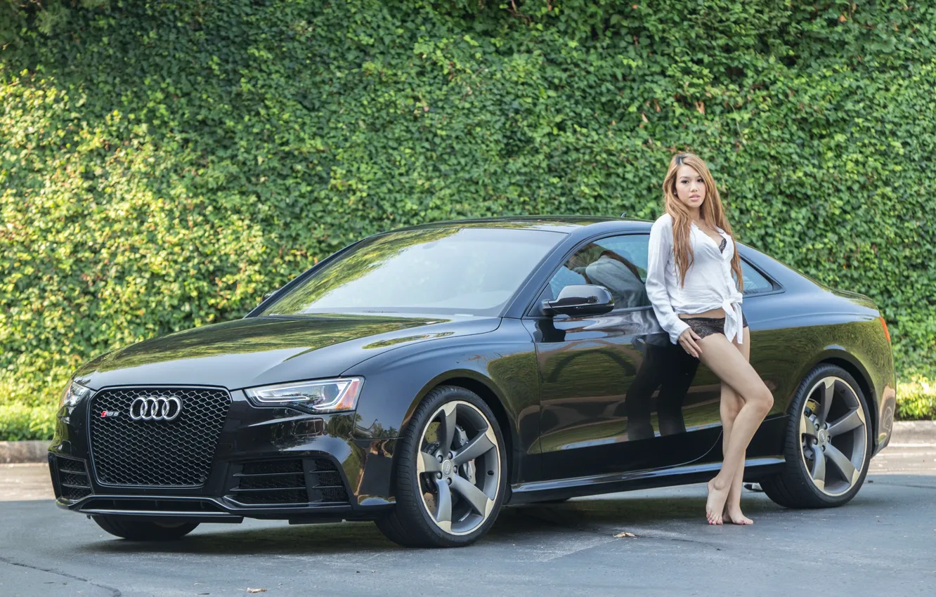 Фото обои авто, взгляд, Audi, Девушки, красивая девушка, позирует над машиной, LindaTom