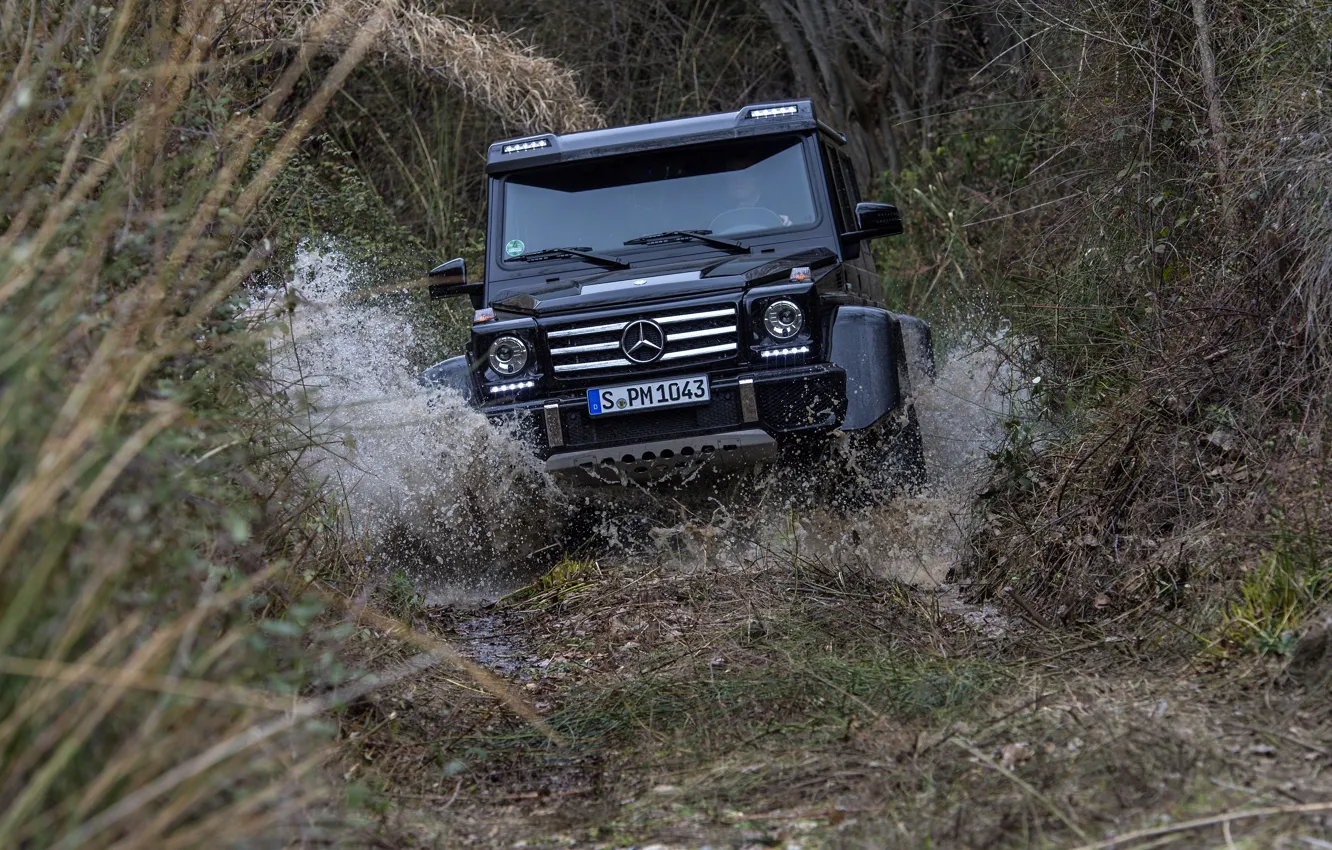 Фото обои трава, вода, брызги, чёрный, Mercedes-Benz, внедорожник, 4x4, G500