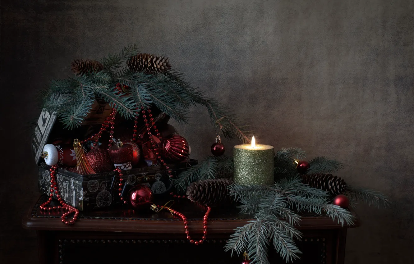 Фото обои украшения, ветки, праздник, новый год, рождество, свеча, ель, бусы