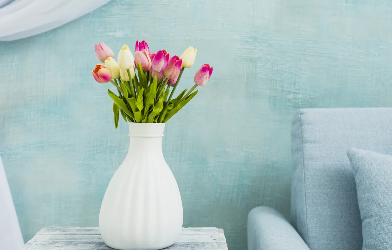 Фото обои стол, букет, тюльпаны, ваза