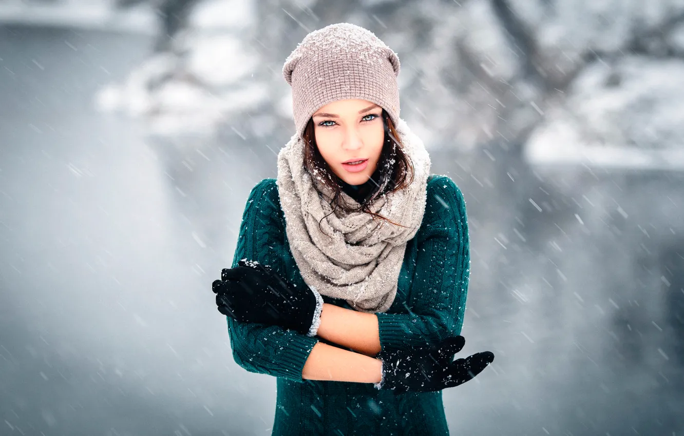 Фото обои снег, ветер, перчатки, шапочка, Winter is coming, Ангелина Петрова, Денис Петров