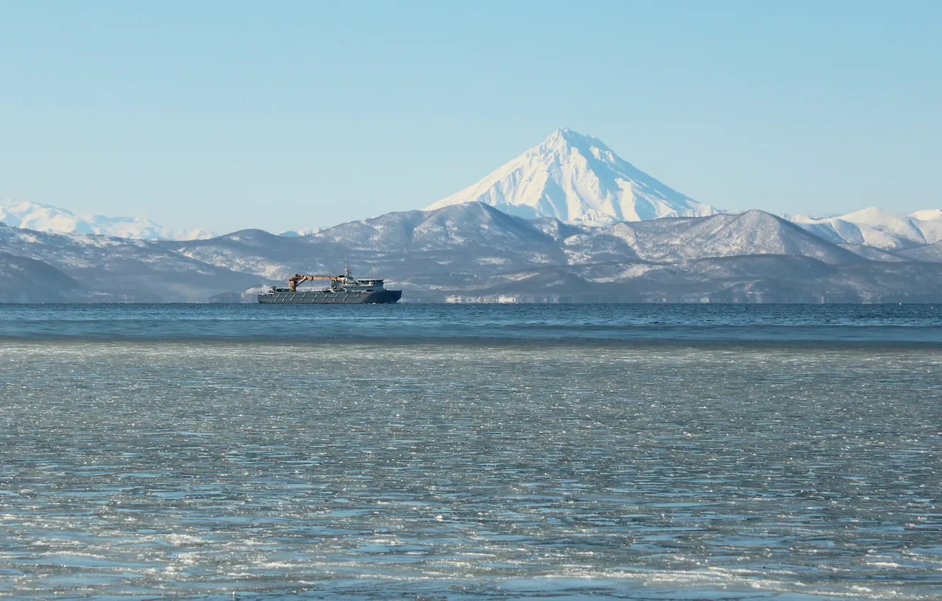 Фото обои зима, трансорт снабжения, Авачинская бухта