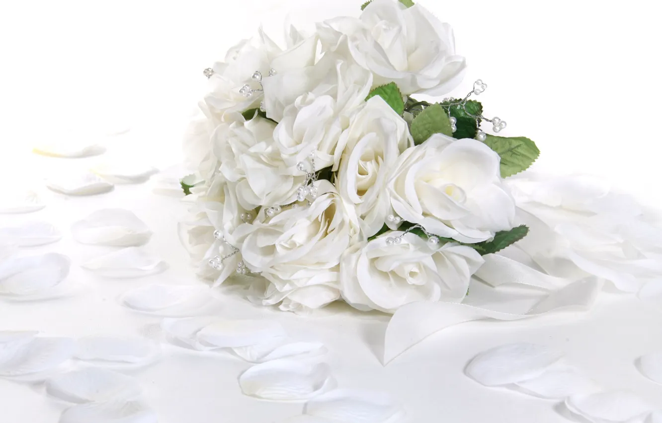 Фото обои романтика, нежность, бусины, белые розы