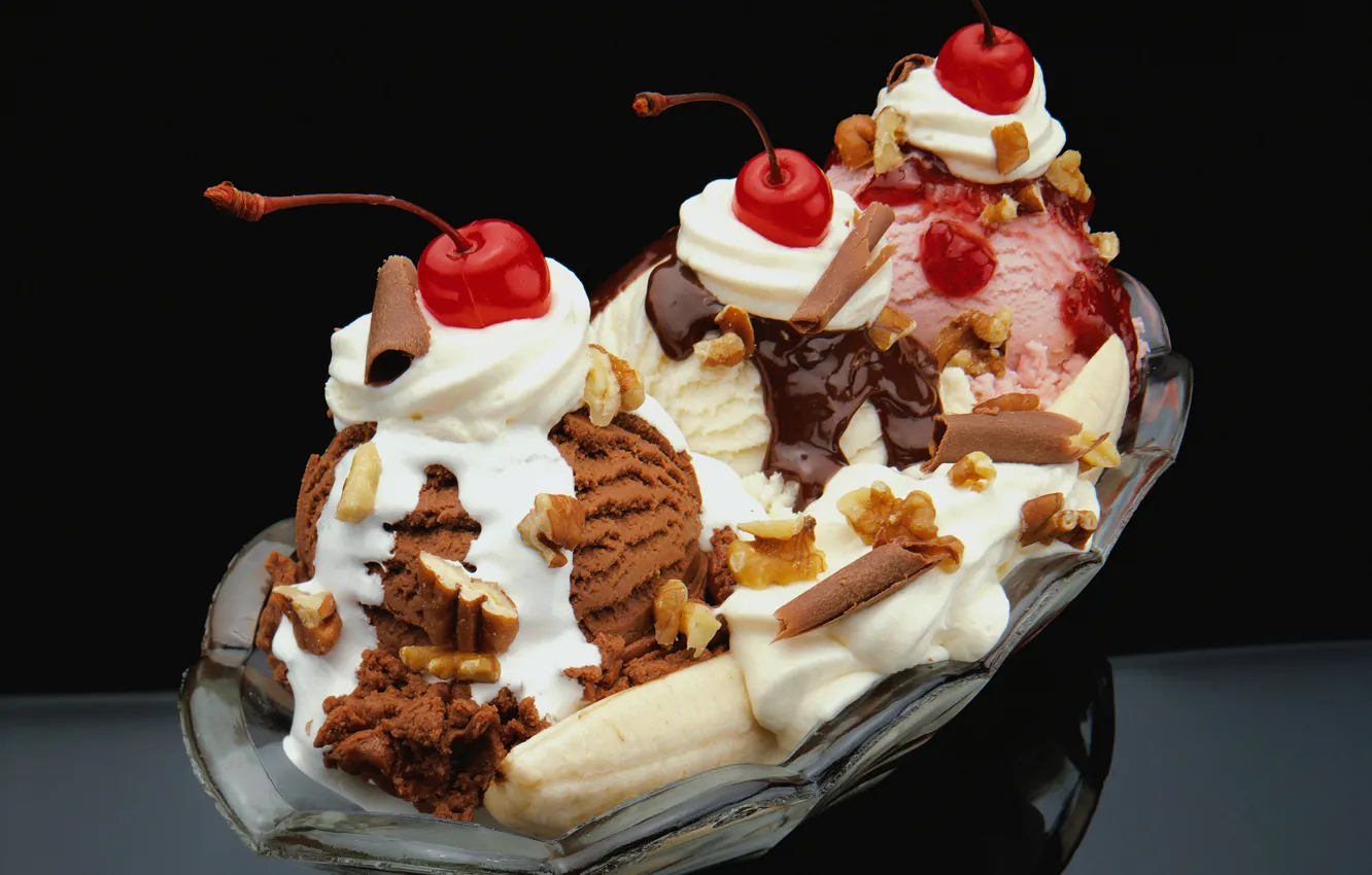 Фото обои вишня, мороженое, орехи, банан, десерт, шоколадное, клубничное, ванильное