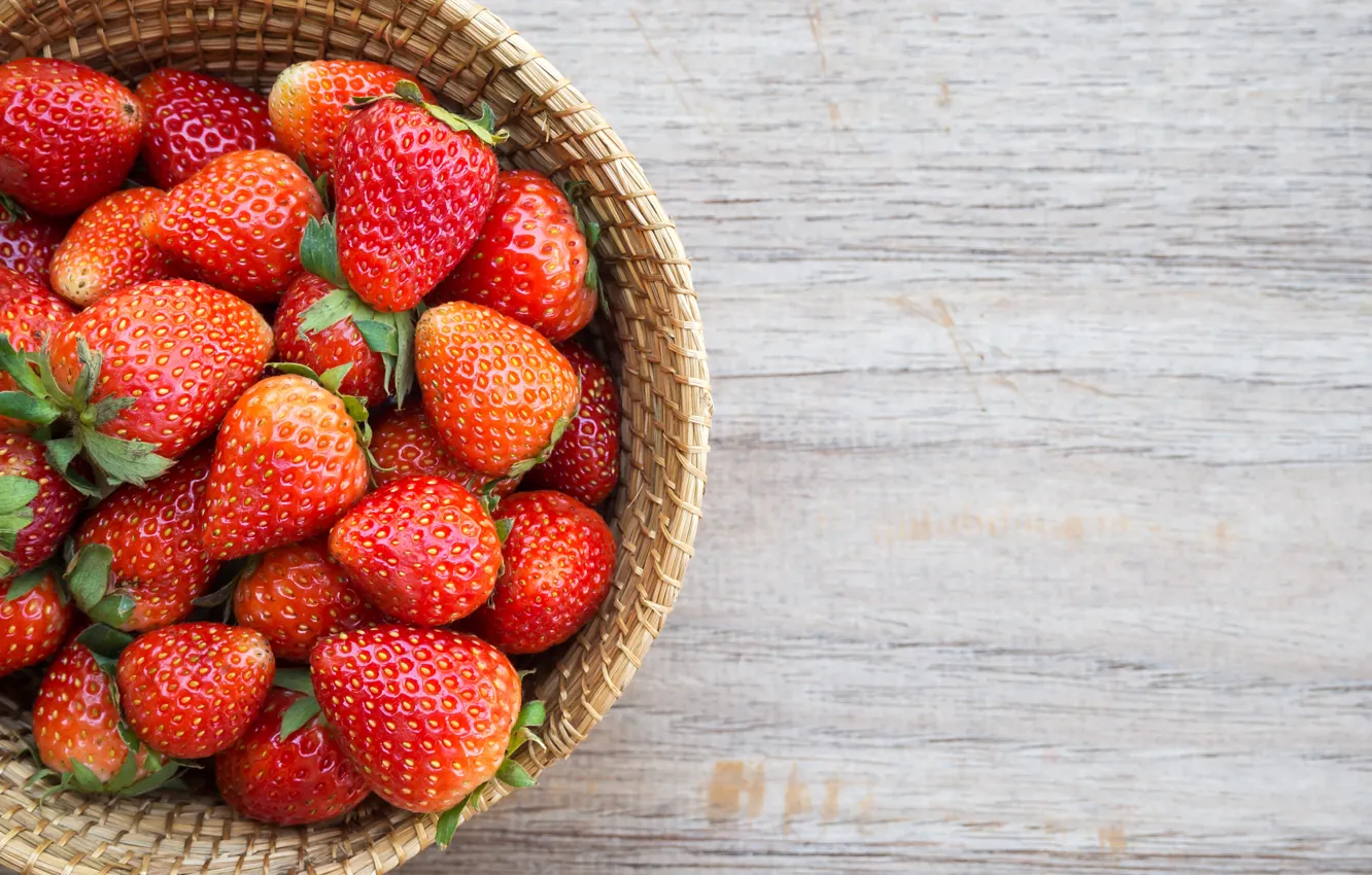 Фото обои ягоды, клубника, красные, fresh, wood, спелая, sweet, strawberry