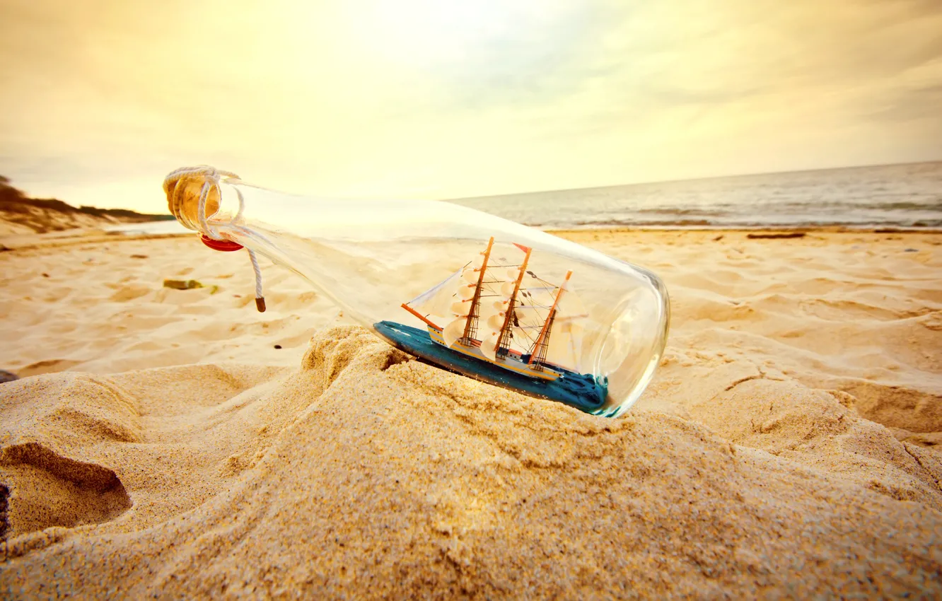Фото обои песок, пляж, бутылка