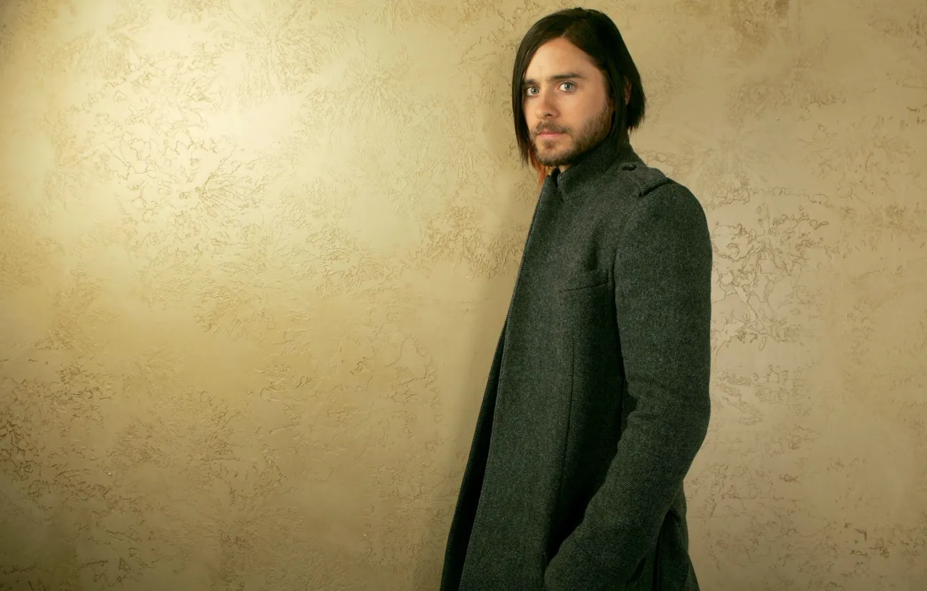 Фото обои стена, пальто, 30 seconds to mars, джаред лето, jared leto