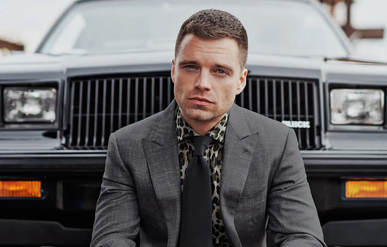 Фото обои авто, портрет, тачка, костюм, актёр, Sebastian Stan, Себастиан Стэн