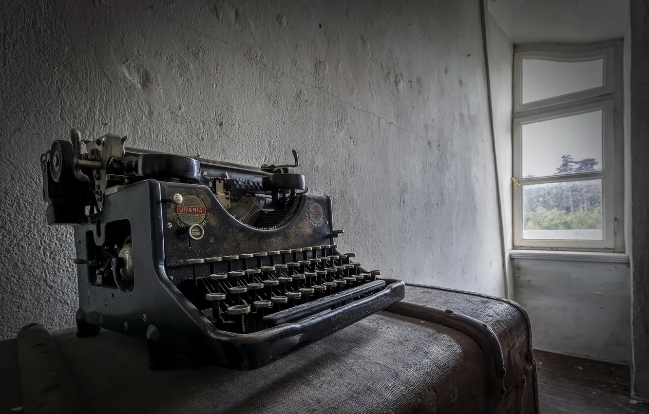 Фото обои Lost, Abandoned, Typewriter