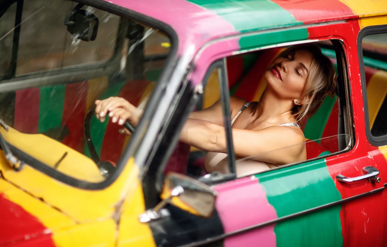 Фото обои Сергей Сорокин, закрытые глаза, Запорожец, ЗАЗ, девушка, машина, разноцветная, авто