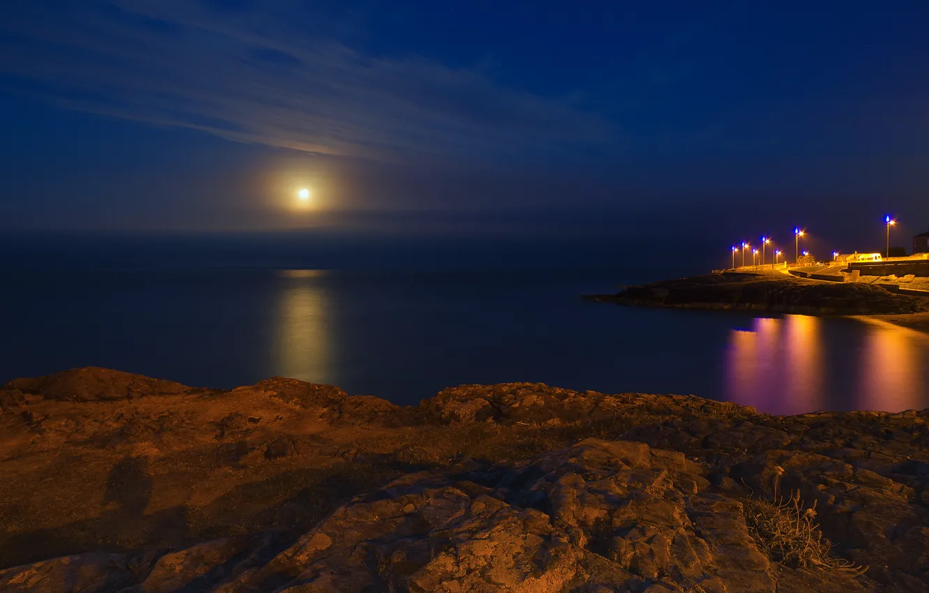 Фото обои море, пляж, луна, спокойствие, Ночь, фонари, лунная дорожка