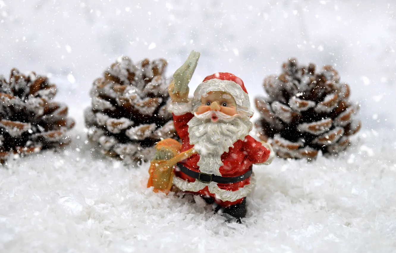 Фото обои праздник, игрушка, Рождество, Новый год, Санта Клаус, Дед Мороз, фигурка, ёлочные игрушки