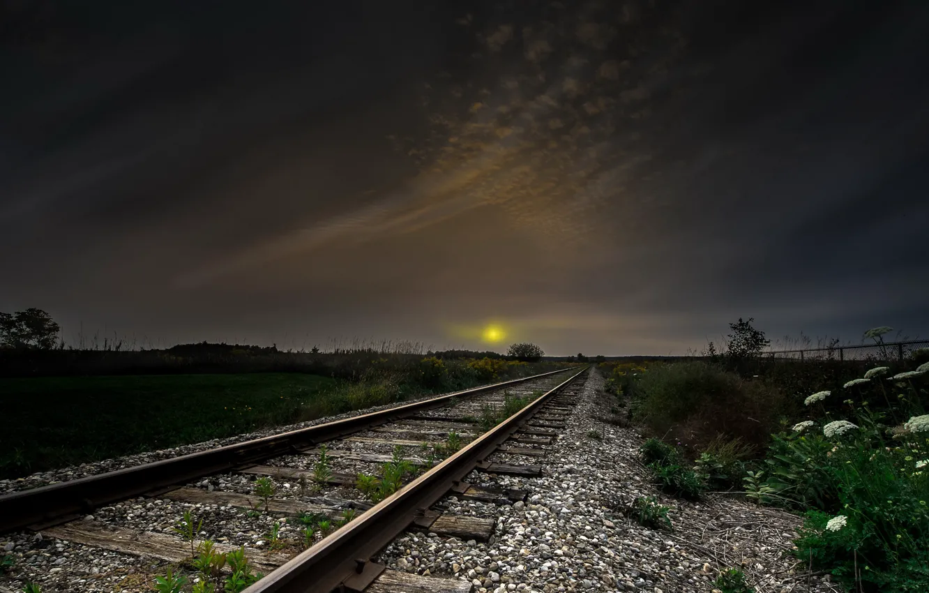 Фото обои поле, ночь, железная дорога