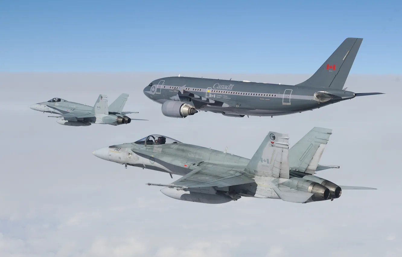 Фото обои полет, истребители, Hornet, CF-18, самолёт-заправщик, CC-150 Polaris
