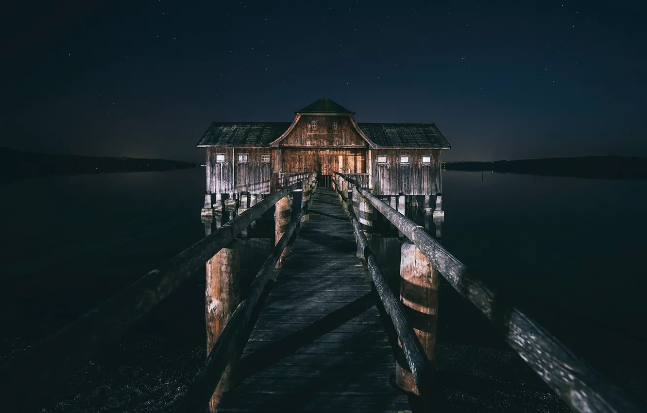 Фото обои ночь, мост, озеро, дом