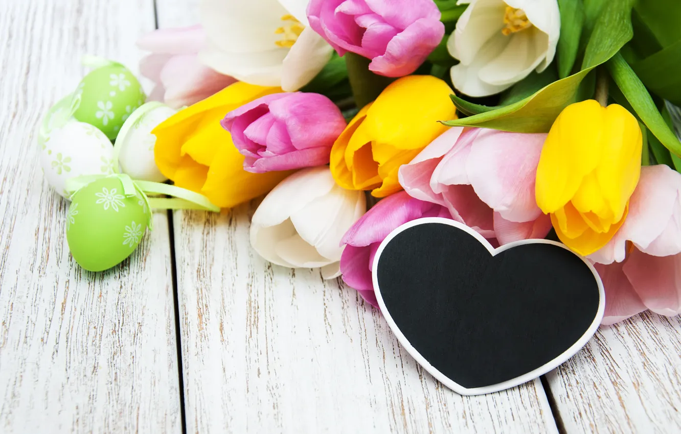 Фото обои цветы, яйца, весна, colorful, Пасха, тюльпаны, happy, heart